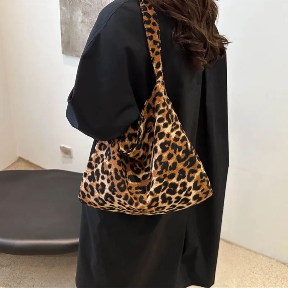 Leopard Print Canvas Magnetic Closure Shoulder Bag